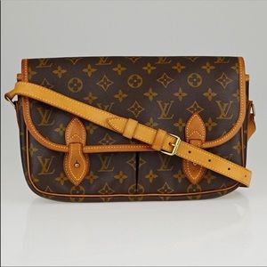 Louis Vuitton Giberciere MM Crossbody